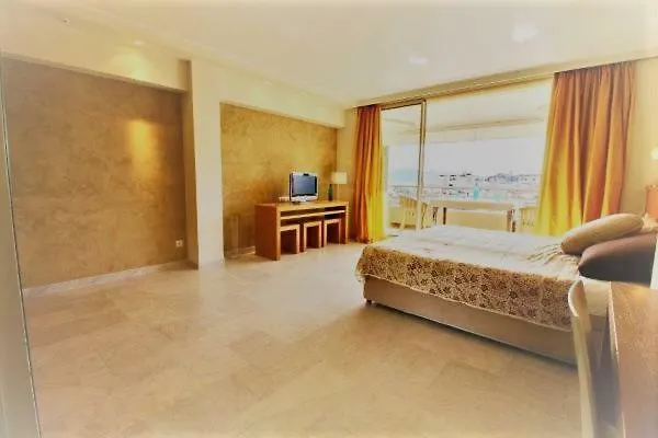 Le Grand Hotel Cannes 0*,